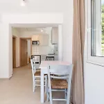 Crossrhodes شقة